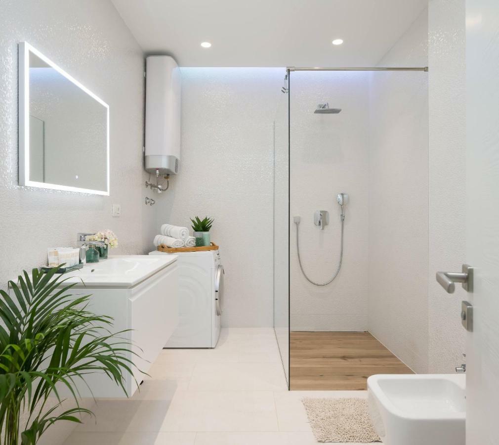 Luxury Design Beach Front Apartment Sukošan エクステリア 写真